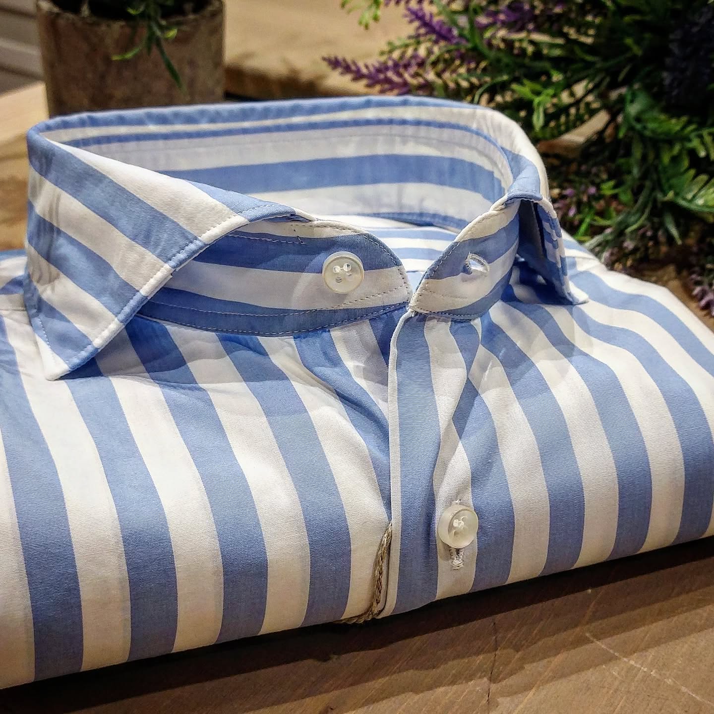 Camicia in Cotone Rigata Celeste e Bianco Collo Francese Cutaway