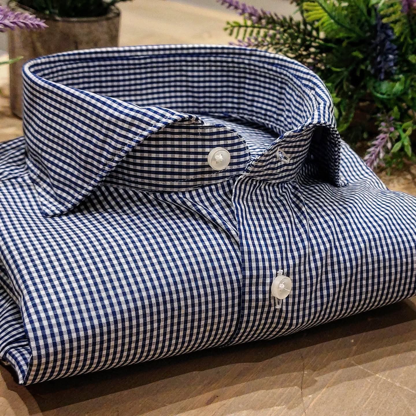 Camicia in Cotone Quadrettino Blu e Bianco Collo Francese Cutaway