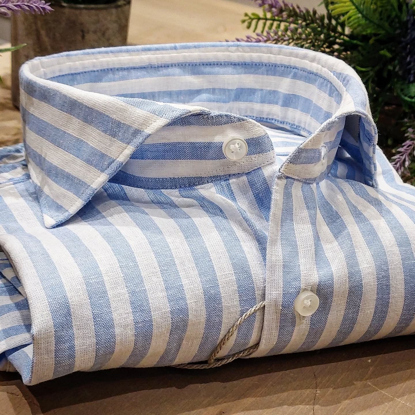 Camicia in Misto Lino Rigato Celeste e Bianco Collo Francese Cutaway