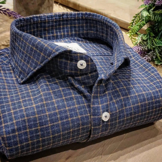 Camicia in Cotone Flanellato Quadro Indaco e Cammello Collo Francese Cutaway