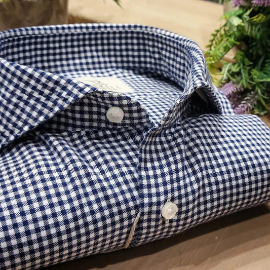 Camicia in Cotone Flanellato Quadretto Bianco e Blu Collo Francese Cutaway