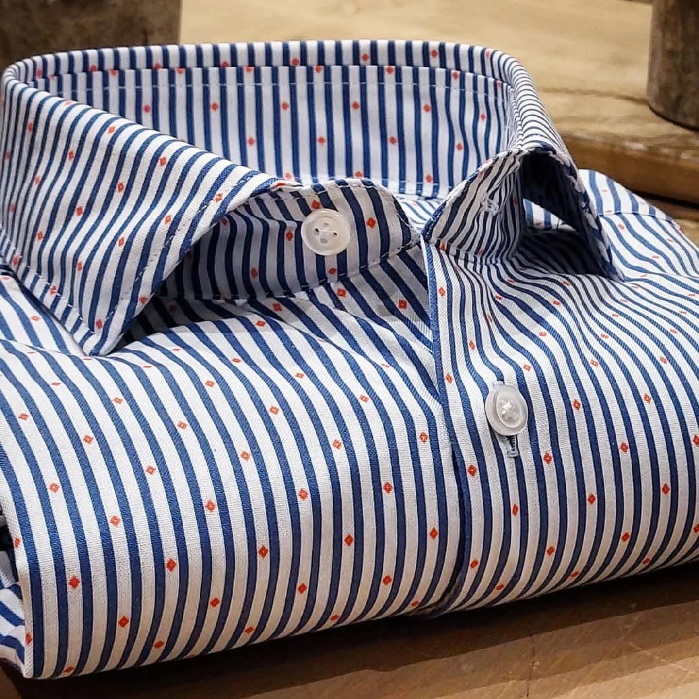 Camicia in Cotone Oxford Pinpoint Fantasia Riga e Rombo Fondo Bianco Collo Francese Spread