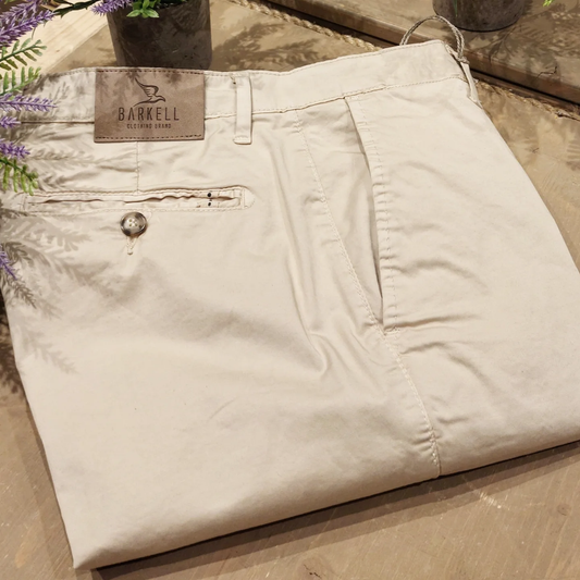 Pantalone Sabbia Chiaro Modello Chinos in Cotone Raso
