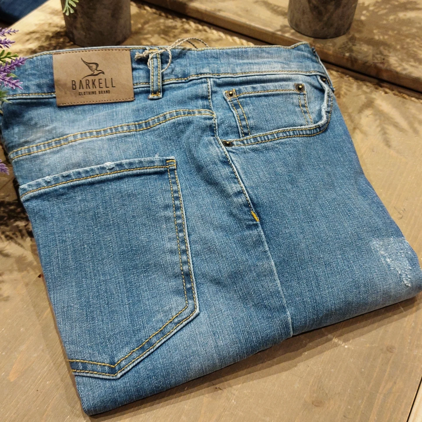 Jeans Modello Cinque Tasche Lavaggio Used Wash con Rinacci