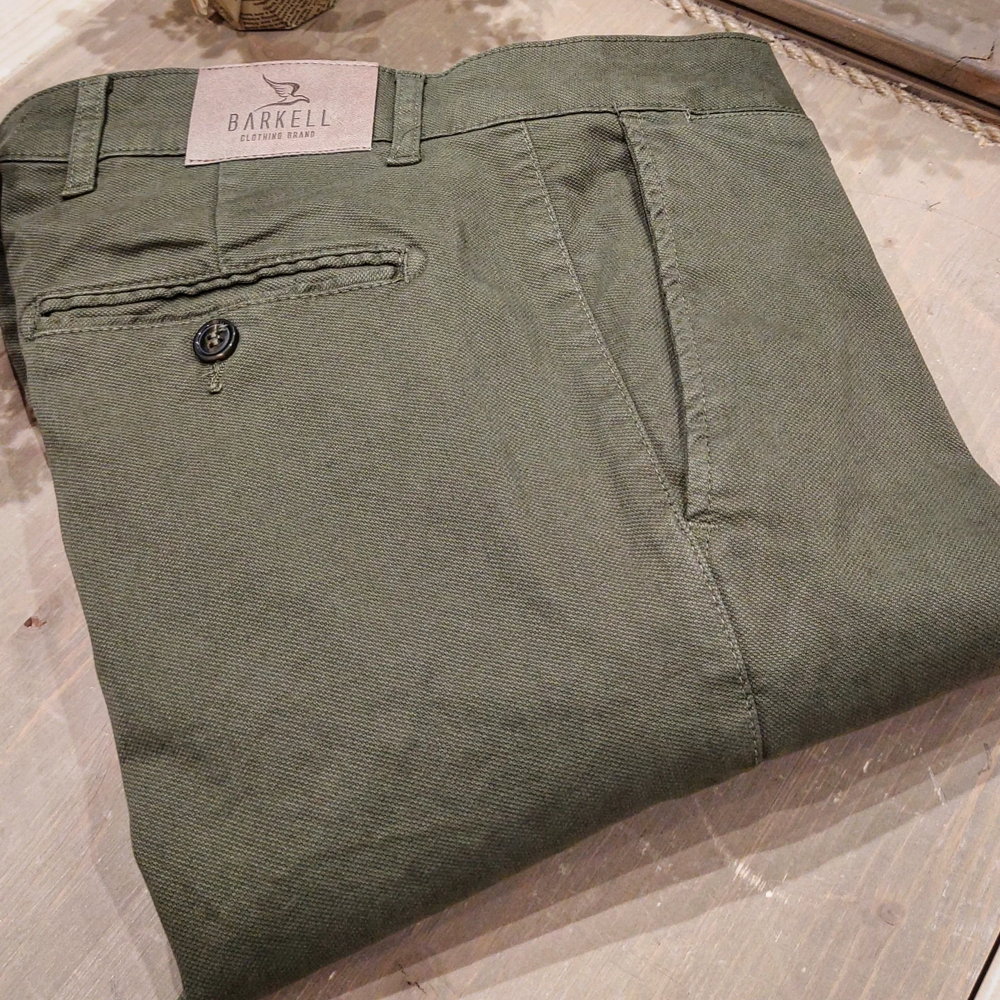 Pantalone Verde Militare Modello Chinos in Cotone Piquet