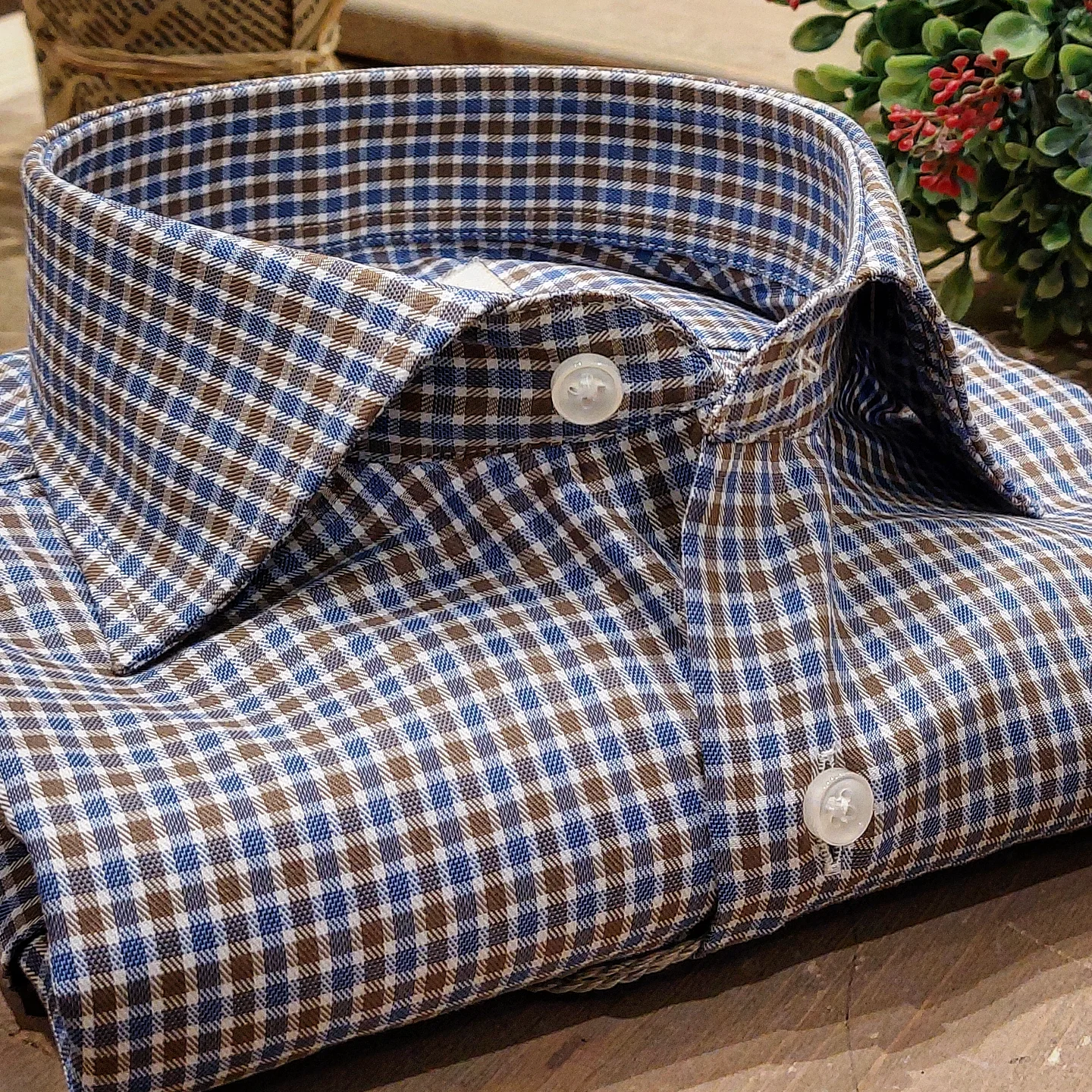 Camicia in Cotone Quadretto Avio e Nocciola Collo Francese