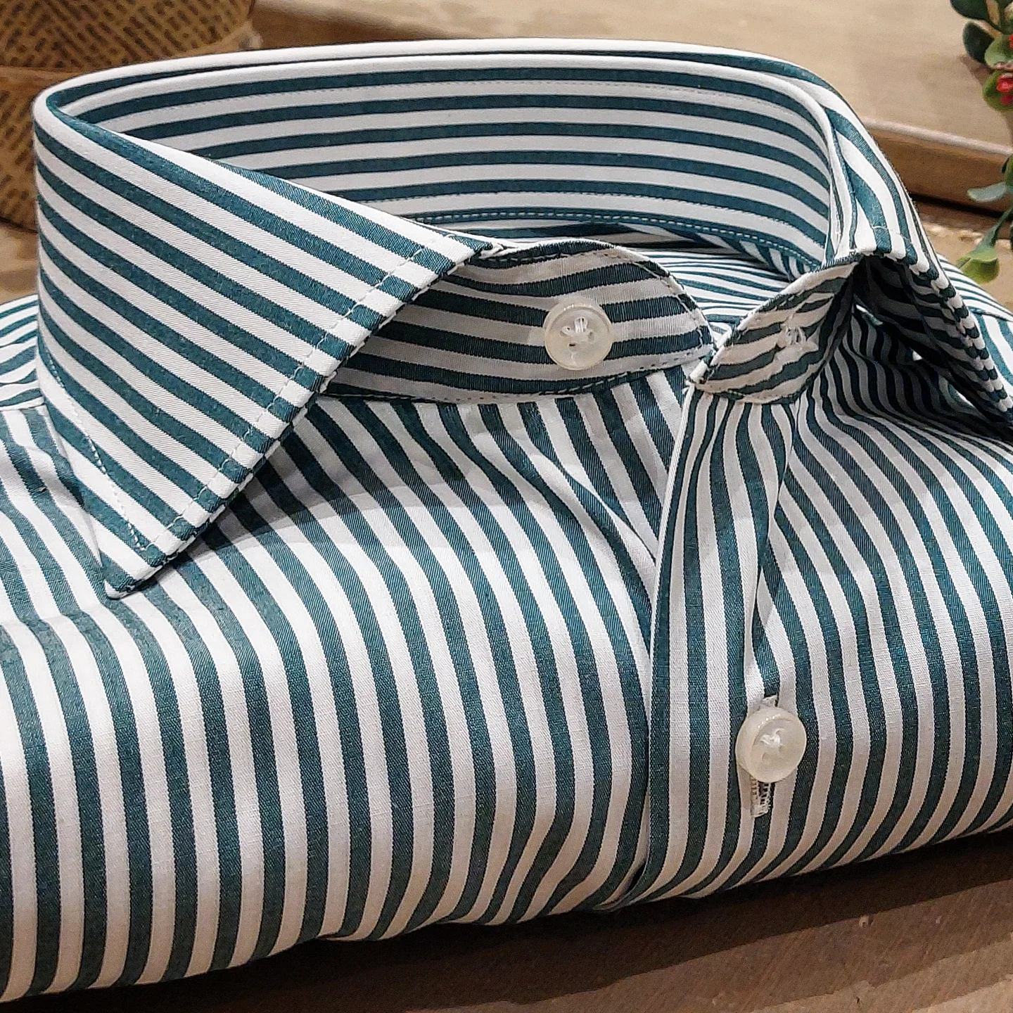 Camicia in Cotone Rigata Verde e Bianca Collo Francese