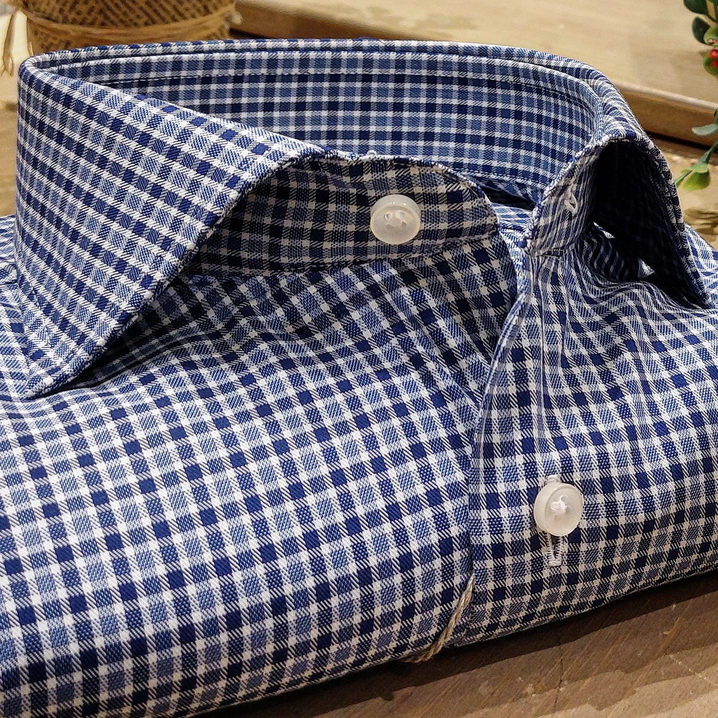 Camicia in Cotone Quadretto Blu e Avio Collo Francese