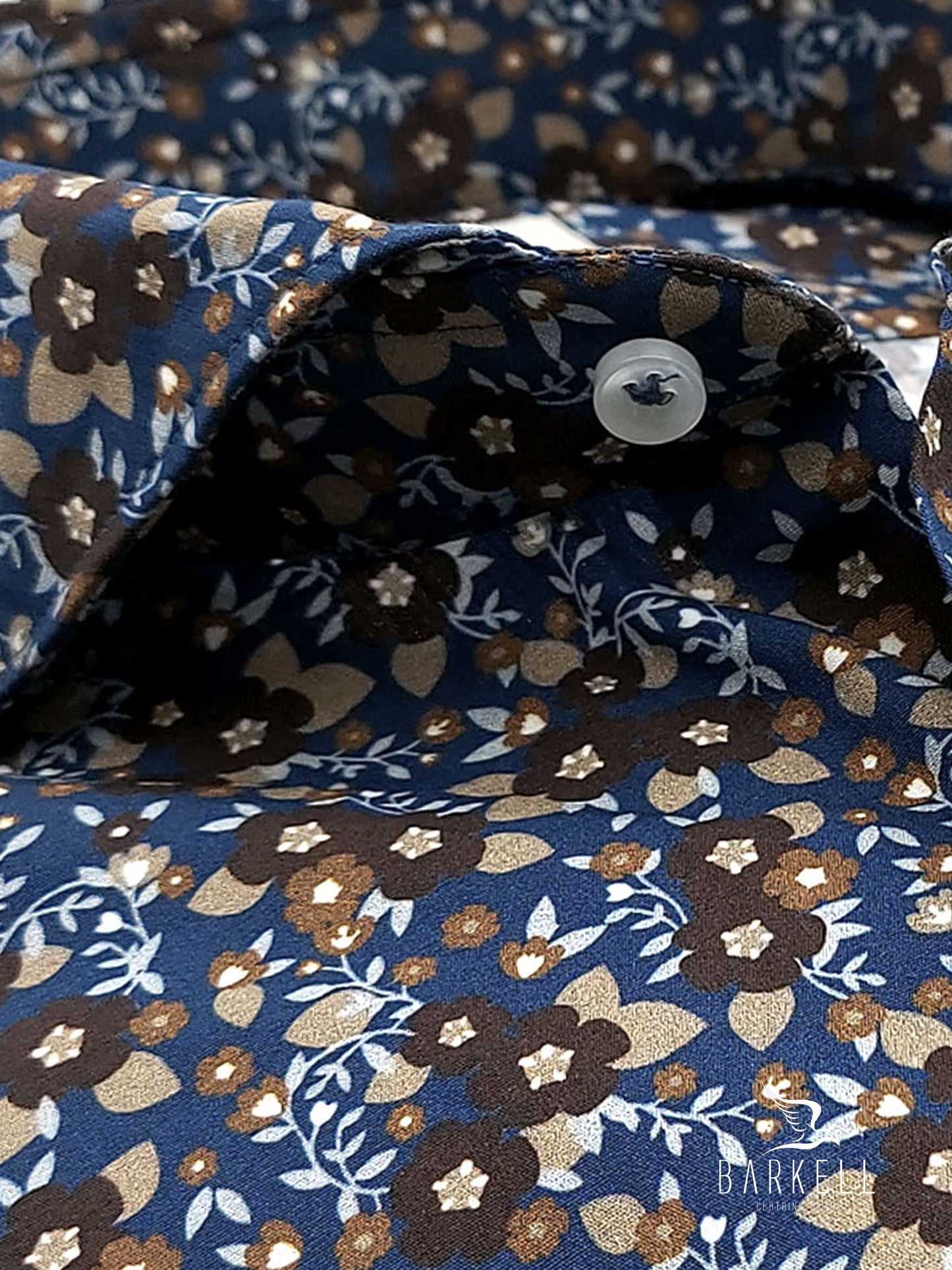 Camicia in Cotone Fantasia Floreale Marrone e Sabbia Fondo Blu Collo Francese Cutaway
