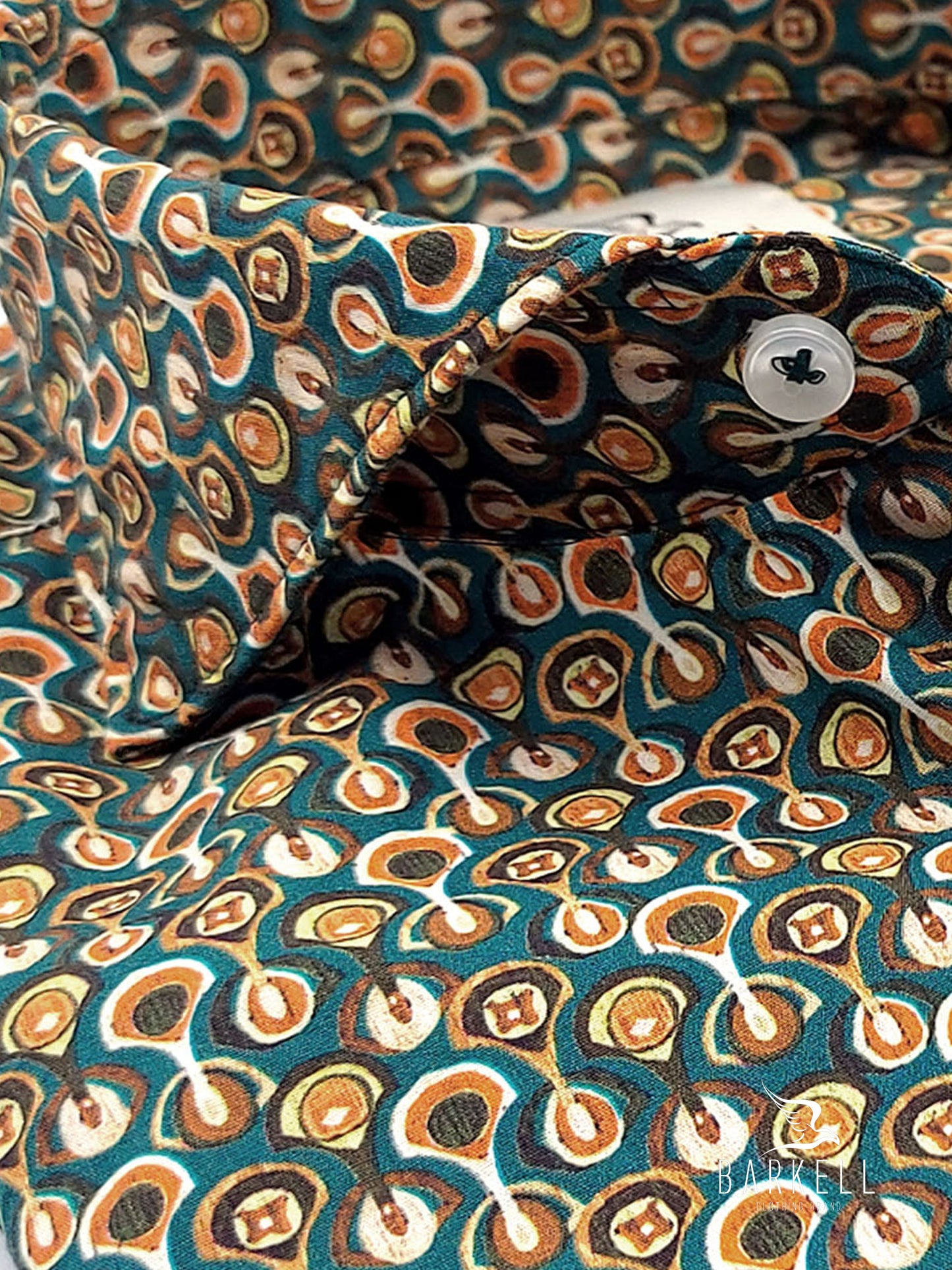Camicia in Cotone Fantasia Geometrica Multicolore Fondo Verde Collo Francese Cutaway