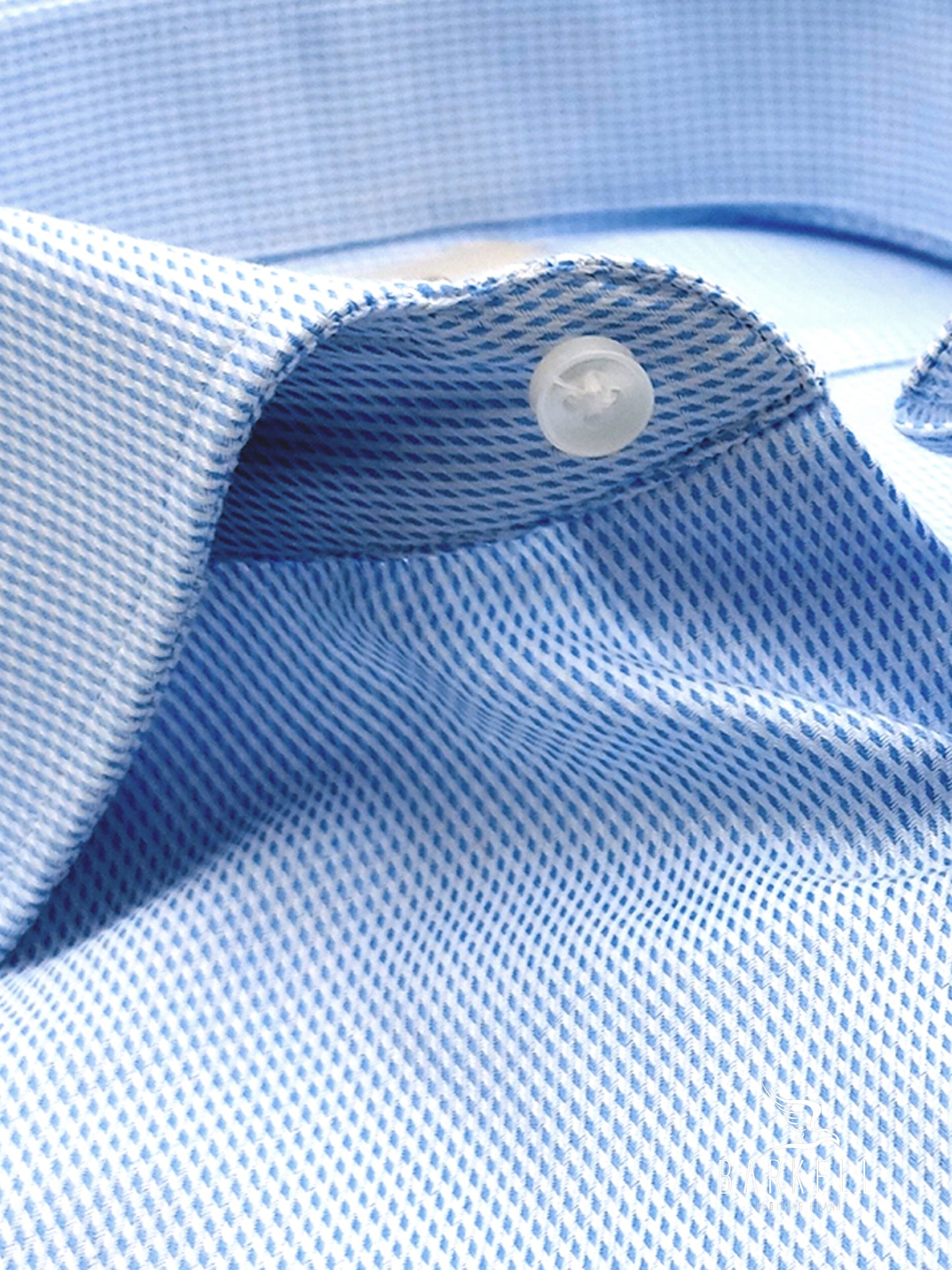 Camicia in Cotone Doppio Ritorto Fantasia Geometrica Celeste Fondo Bianco Collo Francese