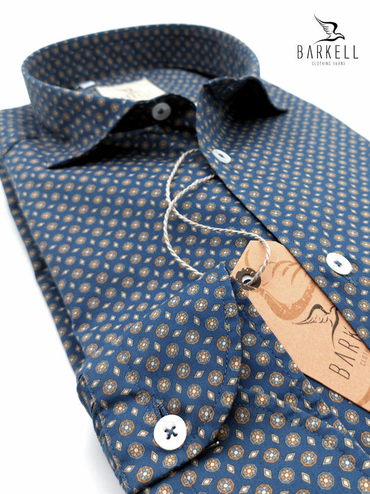 Camicia in Cotone Fantasia Geometrica Multicolore Fondo Blu Denim Collo Francese Piccolo