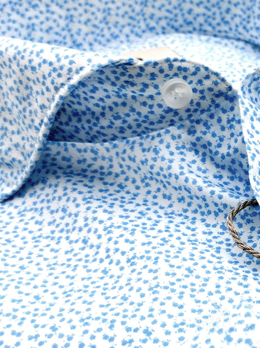 Camicia in Cotone Fantasia Fiorellini Azzurri Fondo Bianco Collo Francese Cutaway