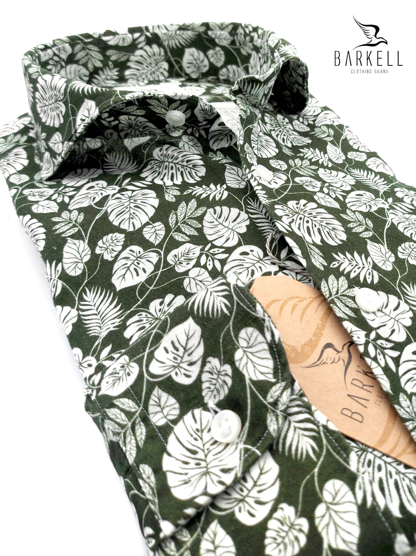 Camicia in Misto Lino Fantasia Foglie Tropicali Bianche Fondo Verde Collo Francese Cutaway