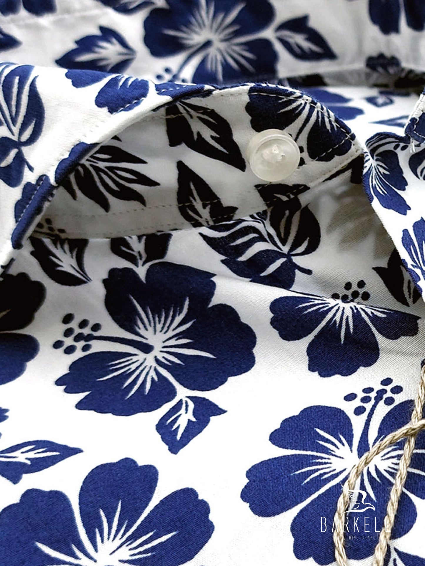 Camicia in Cotone Fantasia Ibisco Blu Fondo Bianco Collo Francese Cutaway