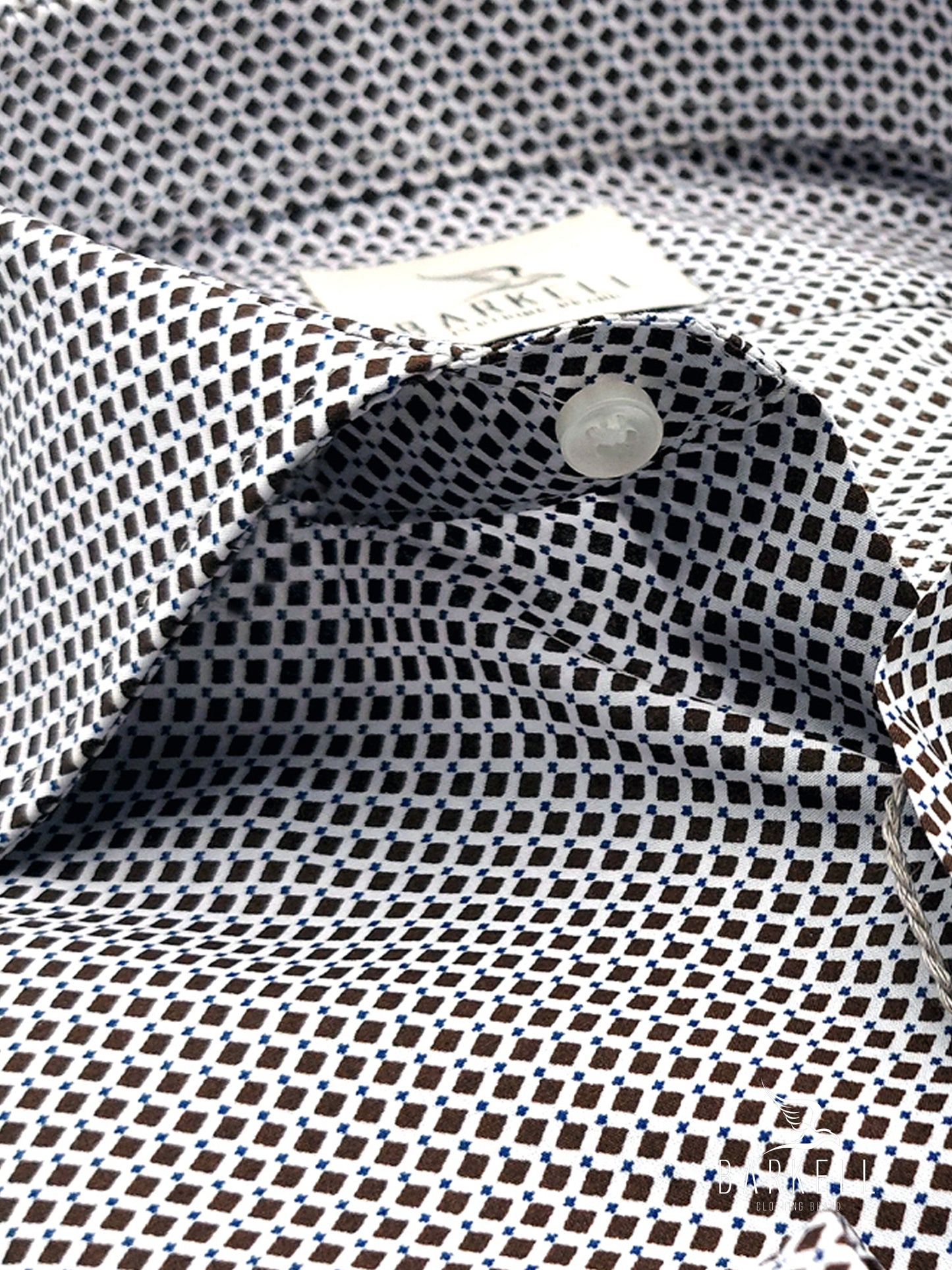 Camicia in Cotone Fantasia Geometrica Marrone Fondo Bianco Collo Francese