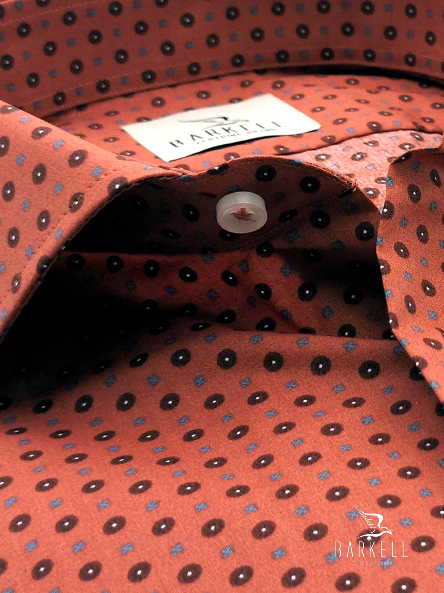 Camicia in Cotone Fantasia Geometrica Marrone Fondo Mattone Collo Francese