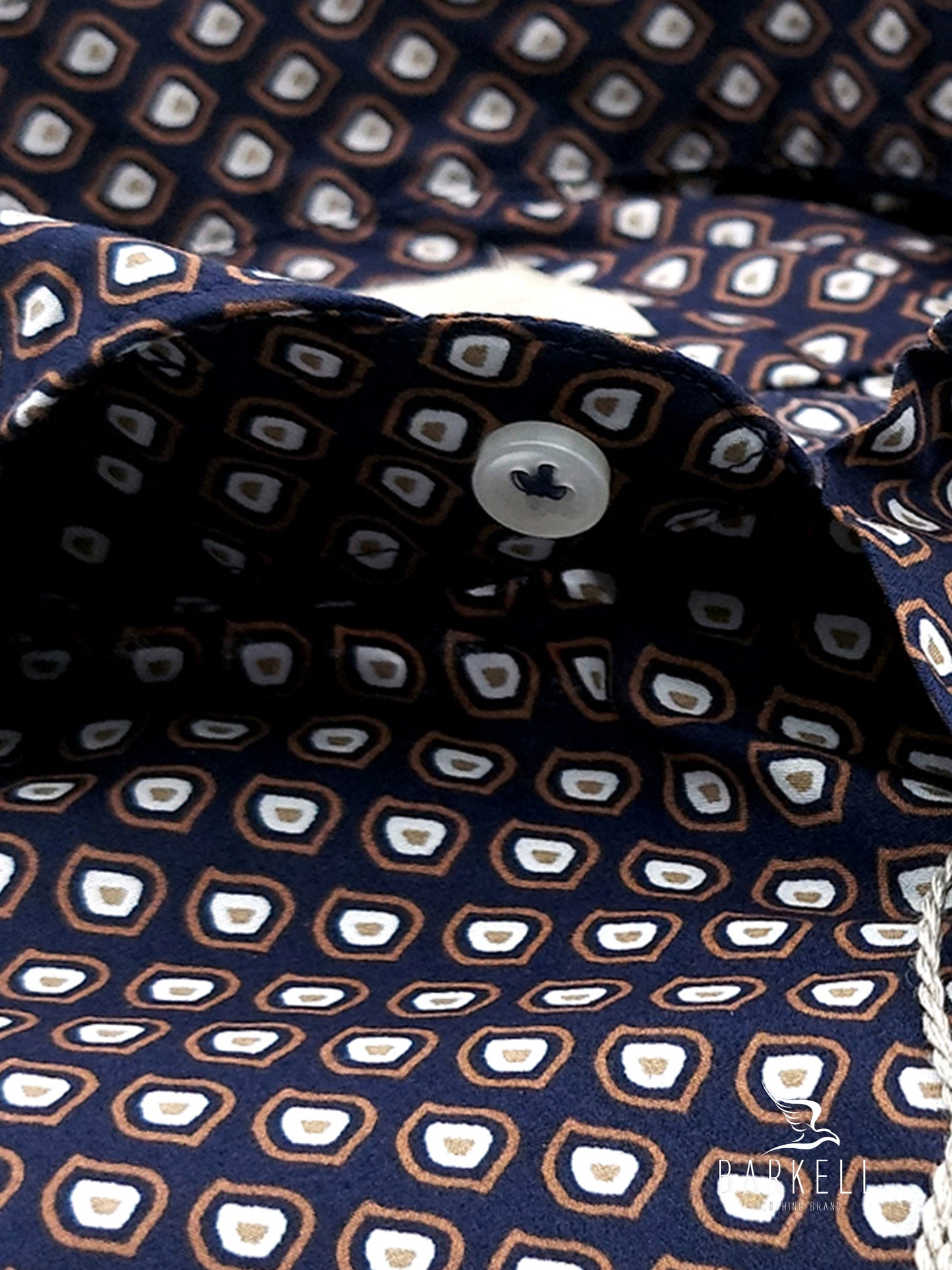 Camicia in Cotone Fantasia Fogliolina Multicolore Fondo Blu Collo Francese Cutaway