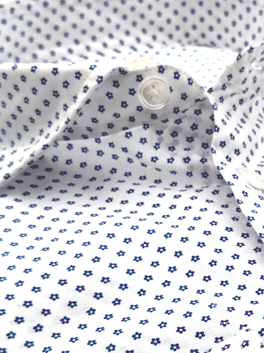 Camicia in Cotone Fantasia Stelline Blu Fondo Bianco Collo Francese Piccolo