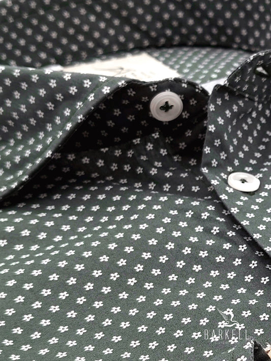 Camicia in Cotone Fantasia Stelline Bianche Fondo Verde Collo Francese Piccolo