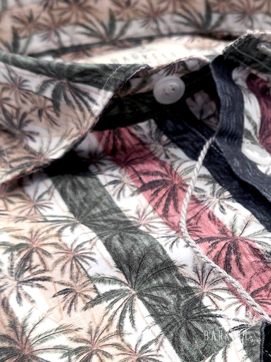 Camicia in Cotone Fantasia Riga e Palme Multicolore Fondo Bianco Collo Francese Piccolo