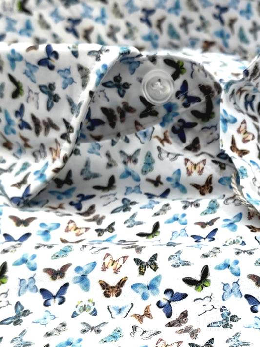 Camicia in Cotone Fantasia Farfalle Multicolore Fondo Bianco Collo Francese Piccolo