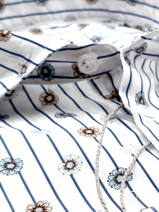 Camicia in Cotone Fantasia Riga Blu e Fiori Multicolore Fondo Bianco Collo Francese Piccolo