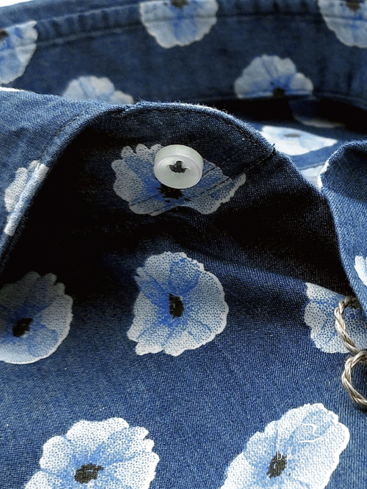 Camicia in Jeans Fantasia Fiori Azzurri Fondo Stone Denim Medio Collo Francese Cutaway
