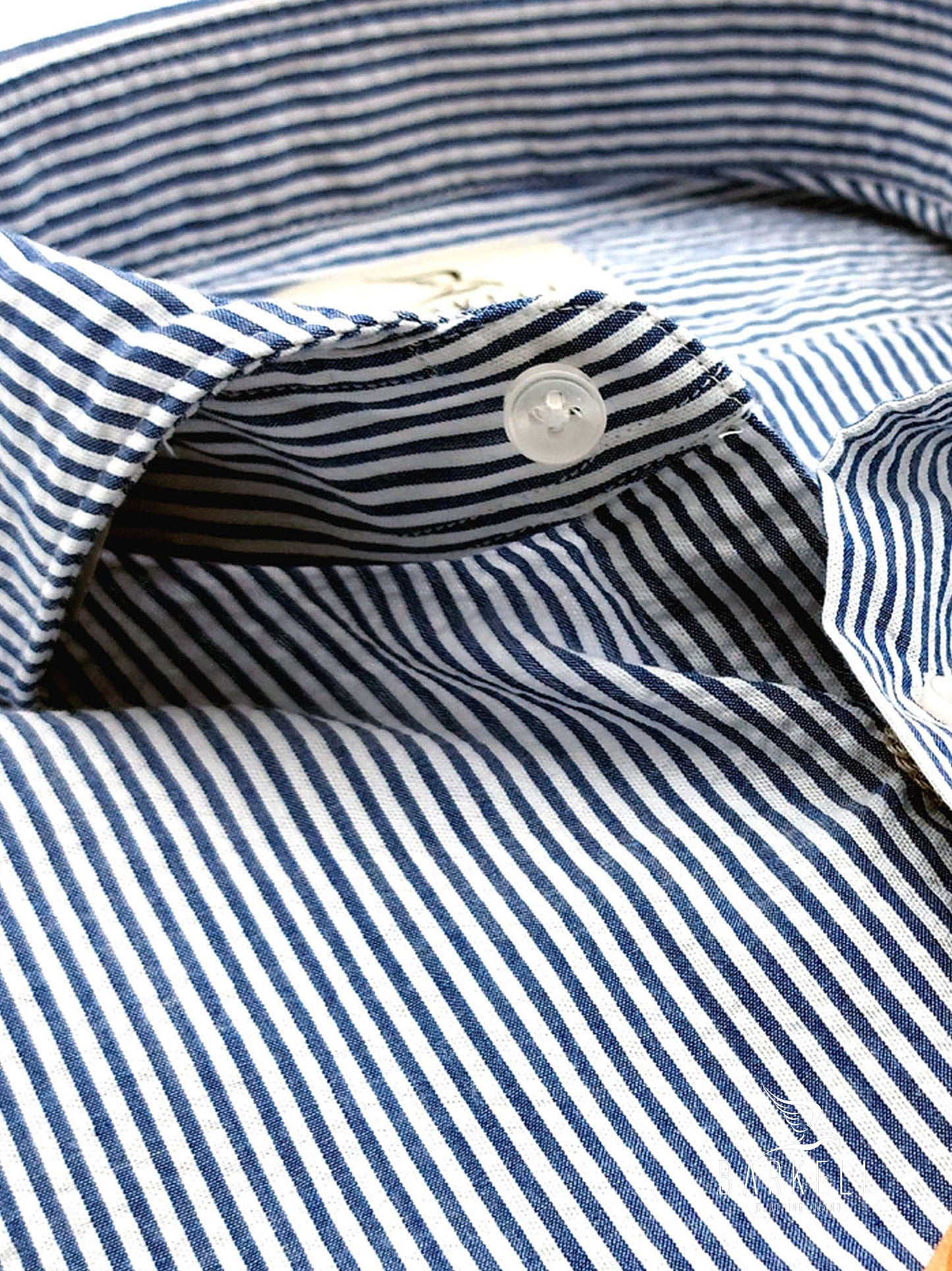 Camicia in Cotone Seersucker Rigata Blu e Bianco Collo Francese Cutaway