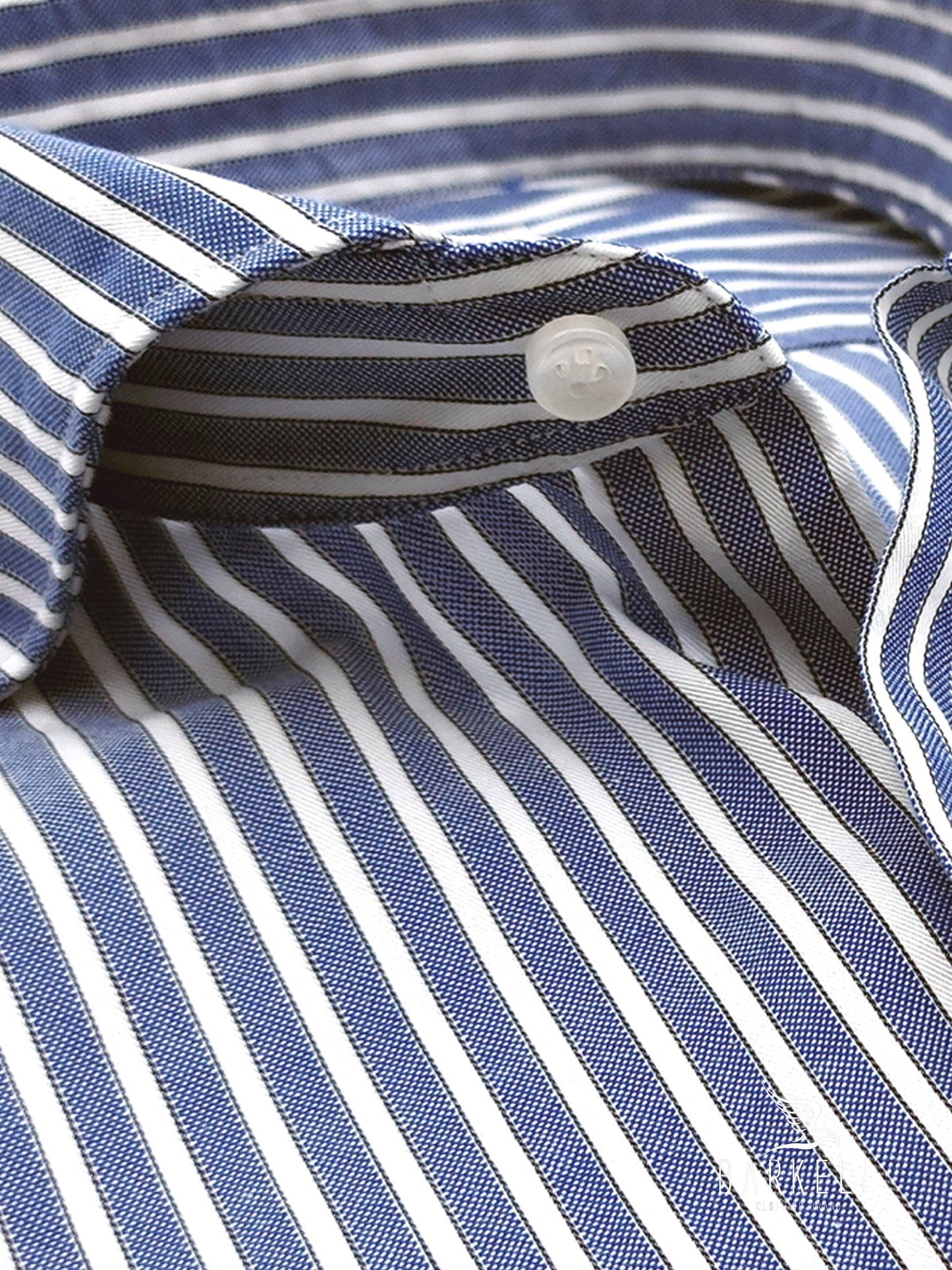 Camicia in Cotone Rigata Bianca e Blu Collo Francese Cutaway