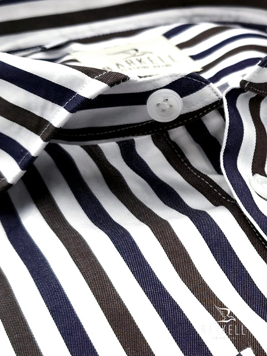 Camisa de algodón a rayas azules y marrones con cuello francés pequeño