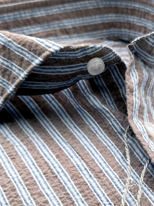 Camicia in Cotone Seersucker Rigata Marrone e Azzurro Collo Francese Cutaway