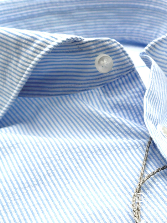 Camicia in Cotone Seersucker Rigata Celeste e Bianco Collo Francese Cutaway