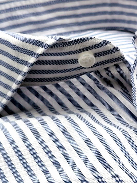 Camisa de algodón a rayas azules y blancas con cuello francés