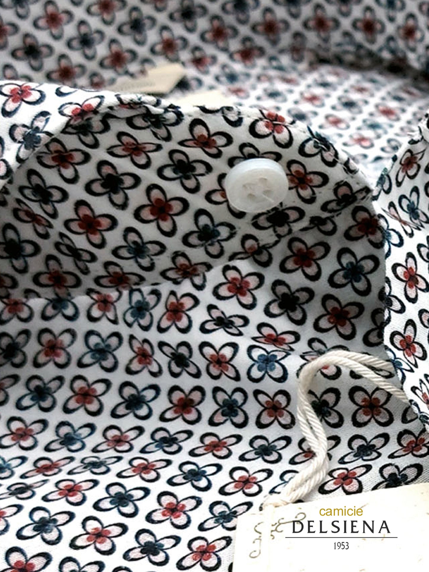 Camicia in Cotone Fantasia Fiore Ottanio e Rosso Fondo Bianco Collo Francese Cutaway