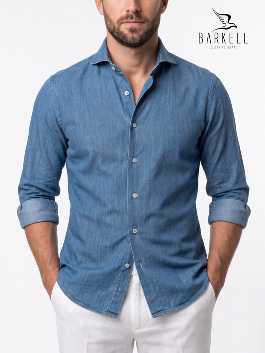 Camisa de algodón denim lavada en color vaquero claro con cuello italiano