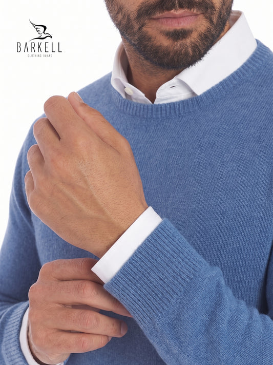 Round neck sweater in wool blend with 5% cashmere in walnut color