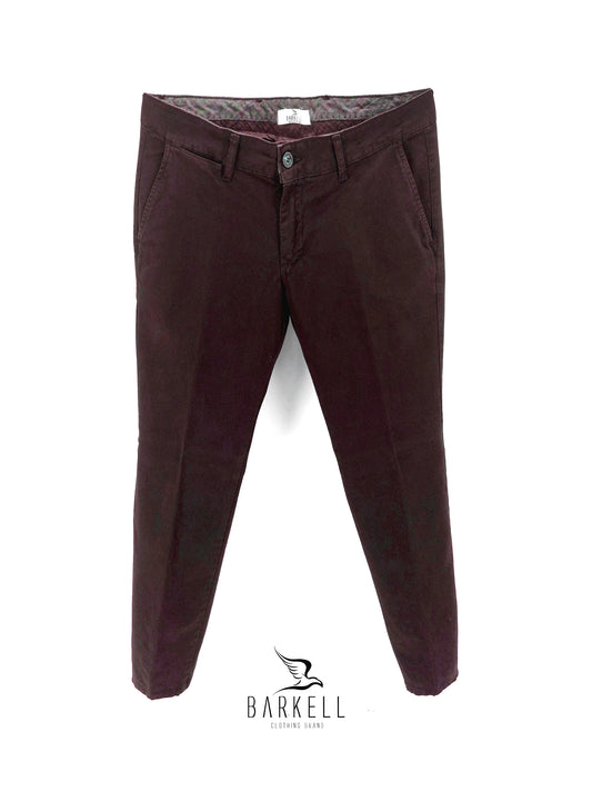 Pantalone Bordò Modello Chinos in Cotone Cannettato Diagonale