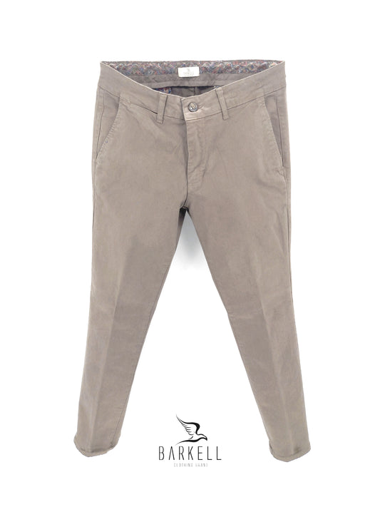 Pantalone Corda Modello Chinos in Cotone Gabardina