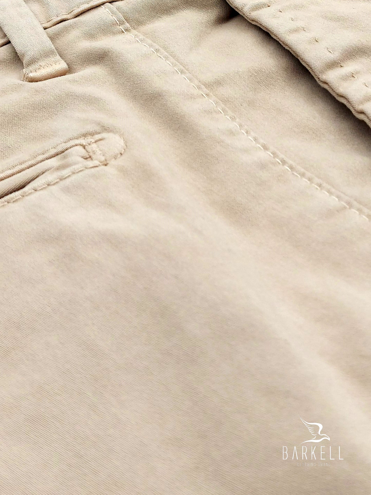 Pantalone Beige Modello Chinos in Cotone Raso