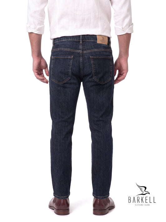 Jeans modelo cinco bolsillos, lavado normal suavizado