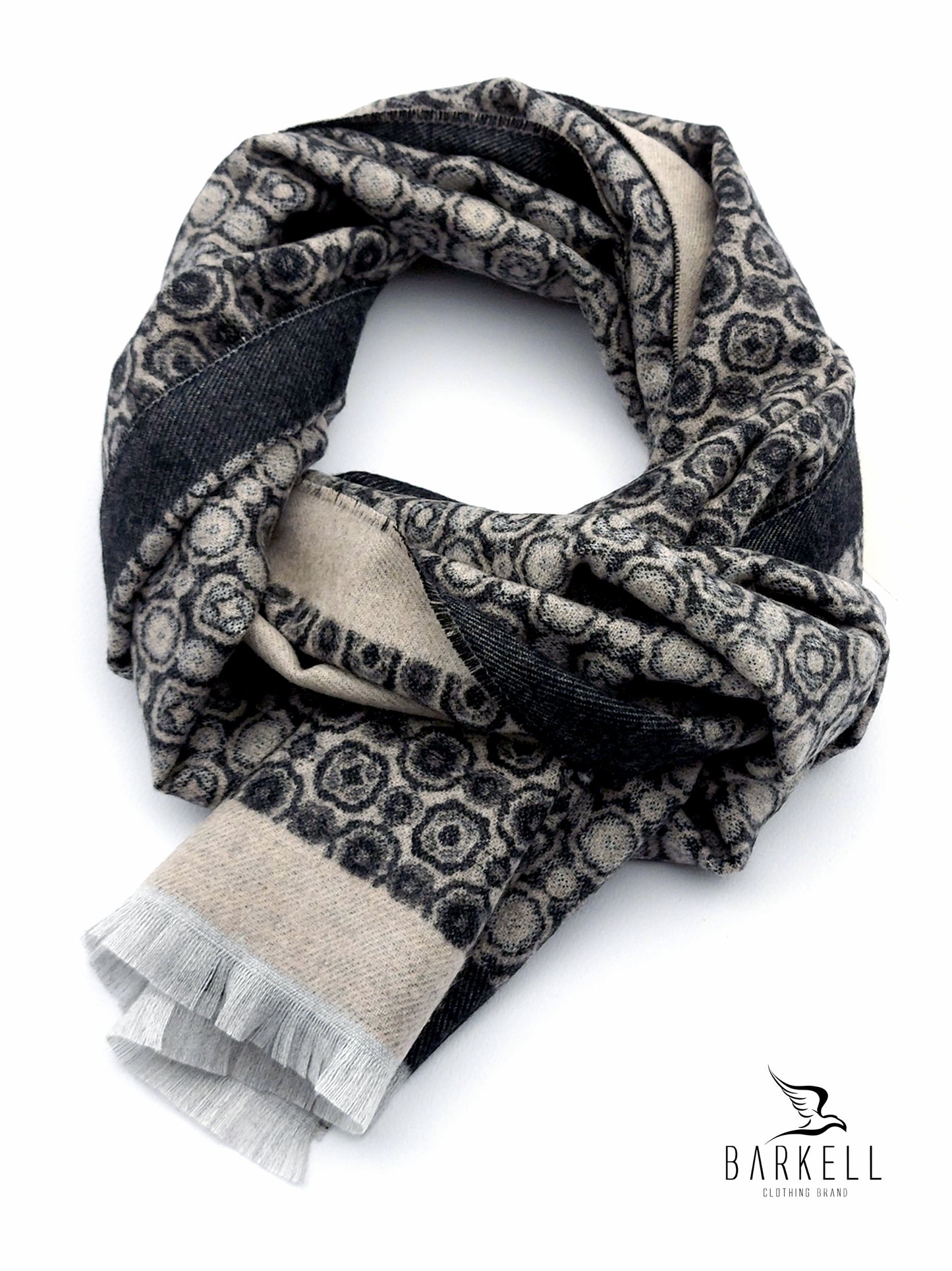 Sciarpino in Poliviscosa Effetto Lana Fantasia Geometrica Fondo Grigio