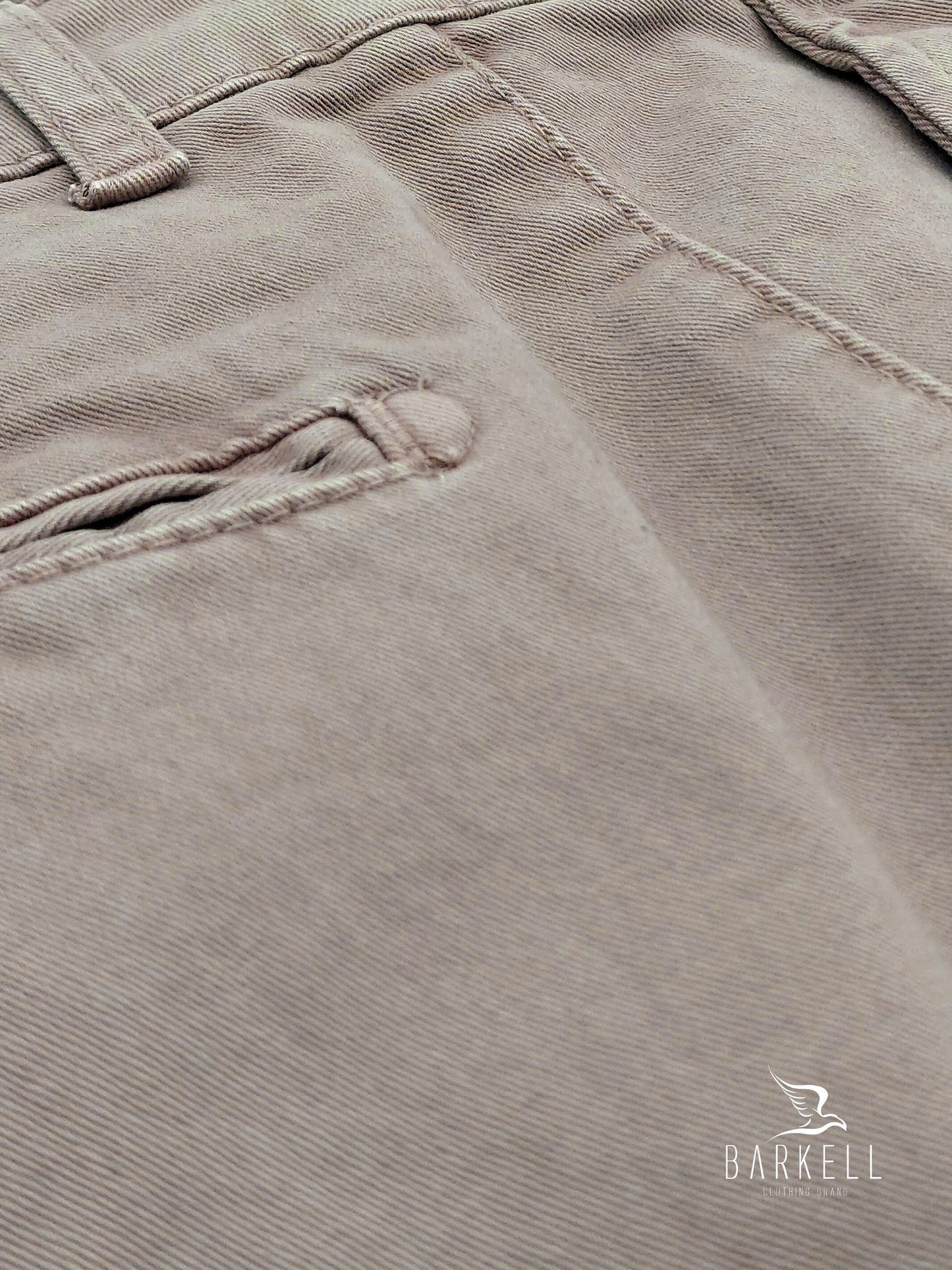 Pantalón Modelo Chinos Beige en Gabardina de Algodón