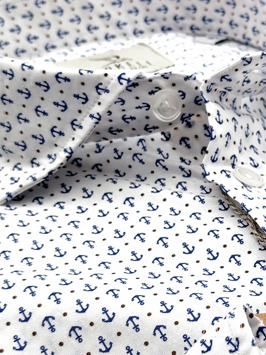Camisa de Algodón con Estampado Hawaii Multicolor y Fondo Blanco. Collar Francés Pequeño