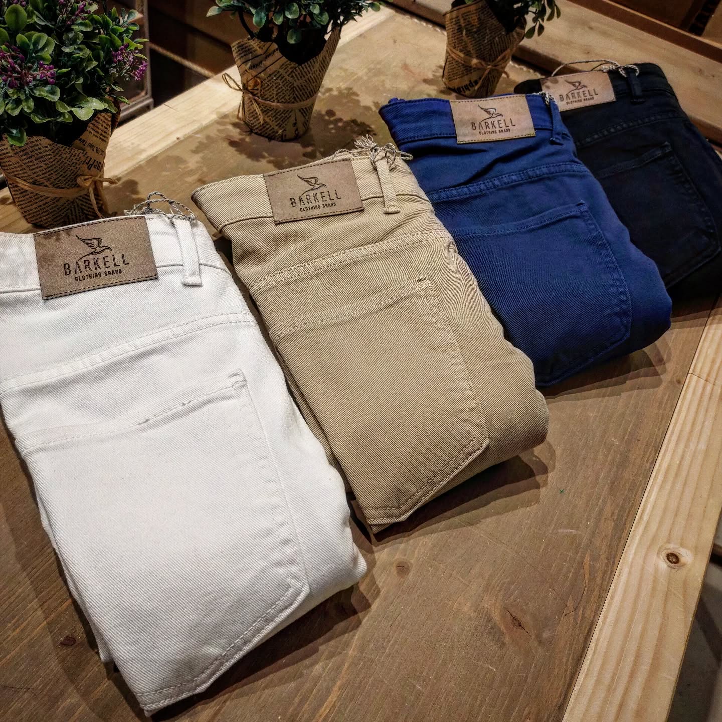 Pantaloni fine serie a €39