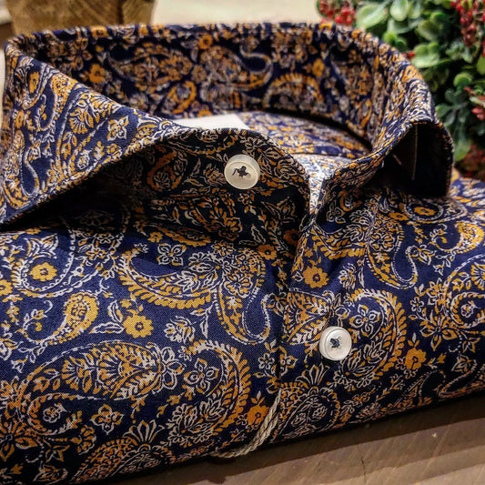 Camicia in Cotone Fantasia Cashmere Multicolore Fondo Blu Collo Francese Cutaway