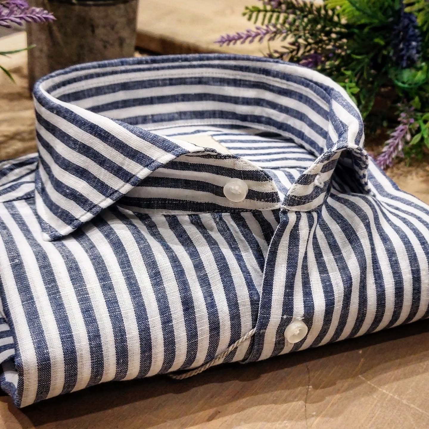 Camicia in Misto Lino Rigato Blu e Bianco Collo Francese Cutaway