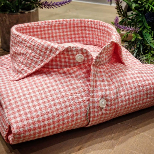 Camicia in Cotone Seersucker Quadretto Rosso Aranciato e Bianco Collo Francese Cutaway