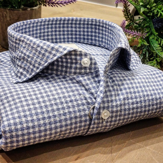 Camicia in Cotone Seersucker Quadretto Blu e Bianco Collo Francese Cutaway