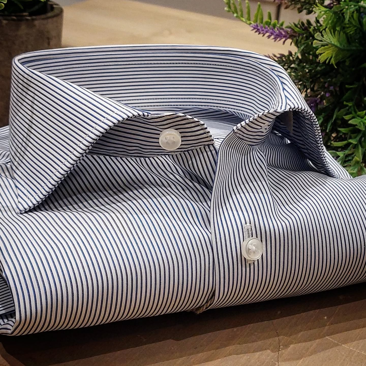 Camicia in Cotone No Stiro Rigata Bianca e Blu Collo Francese
